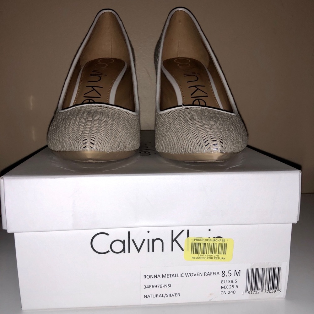 NWT CALVIN KLEIN ”Ronna” Metalic Woven Raffia Pumps/ Heels - Picture 6 of 9